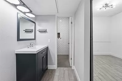 2100 Tanglewilde Street #378, Houston, TX 77063 - Photo 15
