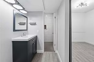 2100 Tanglewilde St, Houston, TX 77063 - Photo 15