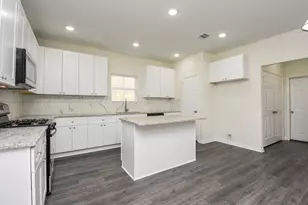 2811 Topiary Ln, Houston, TX 77014 - Photo 13