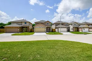 2811 Topiary Ln, Houston, TX 77014 - Photo 3