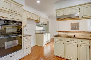 10803 Chevy Chase Dr, Houston, TX 77042 - Photo 9