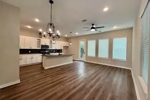 6716 Parker Oaks Ln, Houston, TX 77076 - Photo 3