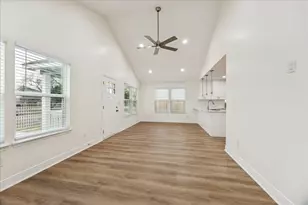 903 E 37th St, Houston, TX 77022 - Photo 7