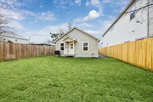 903 E 37th St, Houston, TX 77022 - Photo 17