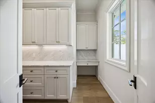 10801 Long Shadow Ln, Hunters Creek Village, TX 77024 - Photo 13
