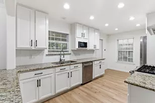 5517 Aspen St, Houston, TX 77081 - Photo 9