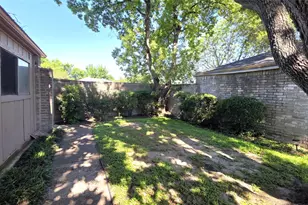 3919 Vineyard Dr, Houston, TX 77082 - Photo 7
