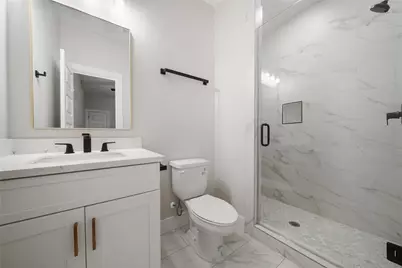 402 E 37th Street #A, Houston, TX 77018 - Photo 9