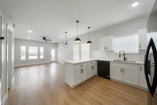 402 E 37th St, Houston, TX 77018 - Photo 5