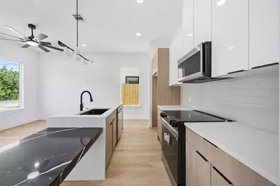 9104 Coffee Street #A-B, Houston, TX 77033 - Photo 9