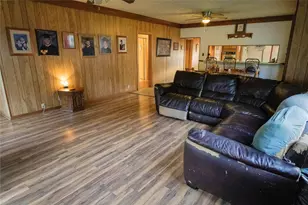 103 Birch St, Wallis, TX 77485 - Photo 5