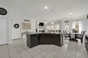 302 Vineyard Ct, Alvin, TX 77511 - Photo 5