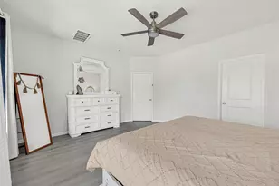 302 Vineyard Ct, Alvin, TX 77511 - Photo 9