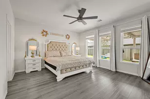 302 Vineyard Ct, Alvin, TX 77511 - Photo 9