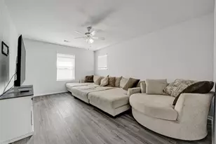 302 Vineyard Ct, Alvin, TX 77511 - Photo 19
