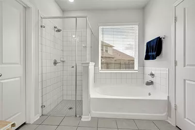 302 Vineyard Court, Alvin, TX 77511 - Photo 11