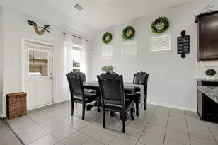 302 Vineyard Ct, Alvin, TX 77511 - Photo 7