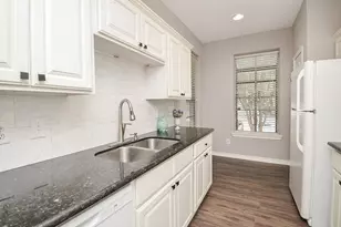 2255 Braeswood Park Dr, Houston, TX 77030 - Photo 11
