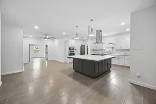 711 W Sidnor St, Alvin, TX 77511 - Photo 5