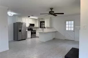 812 1st St, Sealy, TX 77474 - Photo 1