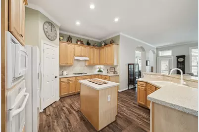 167 E Northcastle Circle, Conroe, TX 77384 - Photo 5