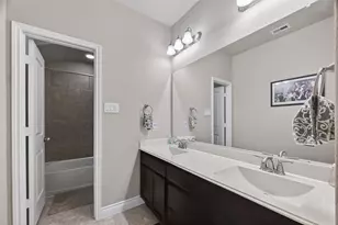 2872 Lombardia Dr, League City, TX 77573 - Photo 31