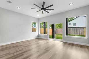 993 South Ln, Houston, TX 77088 - Photo 7