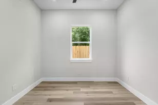 993 South Ln, Houston, TX 77088 - Photo 15