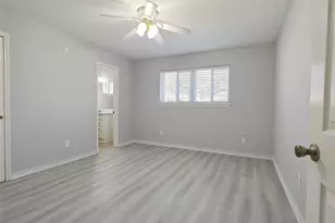 8818 Roos Rd, Houston, TX 77036 - Photo 13
