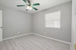 8818 Roos Rd, Houston, TX 77036 - Photo 17