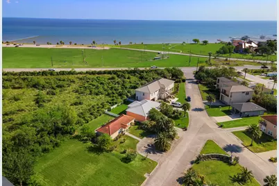 210 Debbie Lane, San Leon, TX 77539 - Photo 31