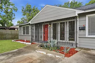 8826 Delilah St, Houston, TX 77033 - Photo 3