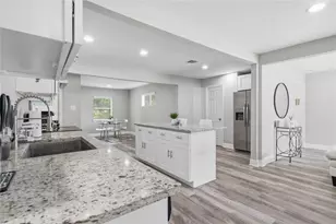 8826 Delilah St, Houston, TX 77033 - Photo 7
