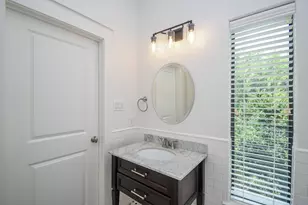 1239 W 22nd St, Houston, TX 77008 - Photo 35