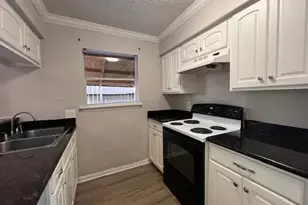 1950 Spenwick Dr, Houston, TX 77055 - Photo 5