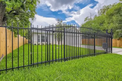 4834 Van Fleet Street, Houston, TX 77033 - Photo 3