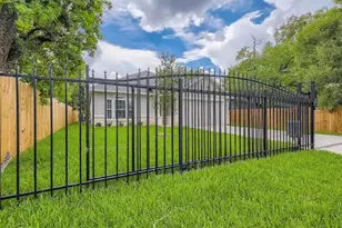 4834 Van Fleet St, Houston, TX 77033 - Photo 3