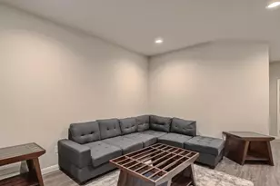 4834 Van Fleet St, Houston, TX 77033 - Photo 7
