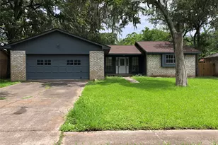 303 Dogwood St, Lake Jackson, TX 77566 - Photo 1