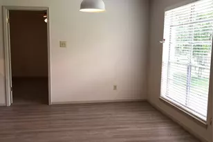 303 Dogwood St, Lake Jackson, TX 77566 - Photo 9