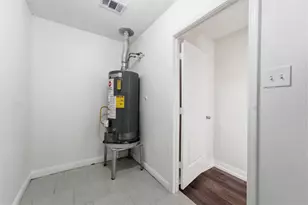 7802 Darnay Dr, Houston, TX 77033 - Photo 11