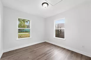 7802 Darnay Dr, Houston, TX 77033 - Photo 15