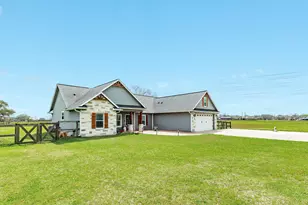 613 Winchester Trail, Angleton, TX 77515 - Photo 3