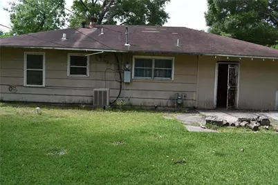 5715 Westover Street, Houston, TX 77033 - Photo 11