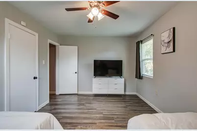 8018 Hammerly Boulevard, Houston, TX 77055 - Photo 17