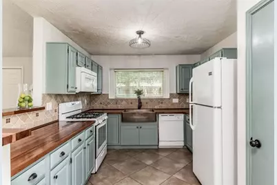 1623 Jo Ann Lane, Sugar Land, TX 77498 - Photo 9