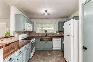 1623 Jo Ann Ln, Sugar Land, TX 77498 - Photo 9