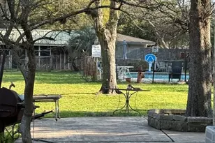 8 Bayvilla St, Baytown, TX 77520 - Photo 9