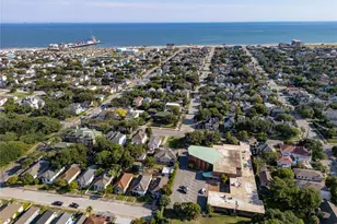 1513 J H Clouser St, Galveston, TX 77550 - Photo 9