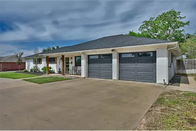 207 Briar Ridge Drive, Bellville, TX 77418 - Photo 3